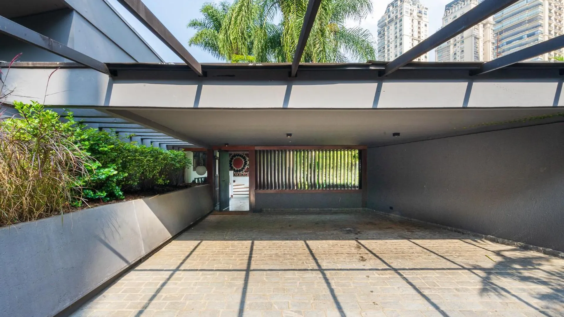Linda Casa Em Rua Fechada Com Vista Proxima Ao Shopping Cidade Jardim Sao Paulo 0*,  Brazil